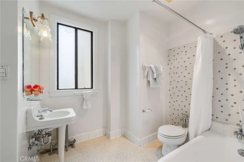 315 W 3rd #1011 photo 19