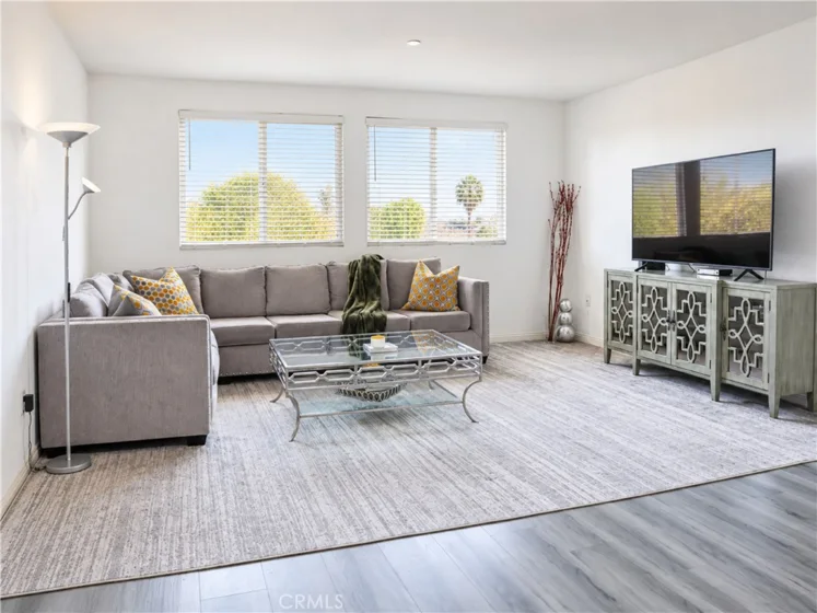 13951 Sherman Way #301 photo 2