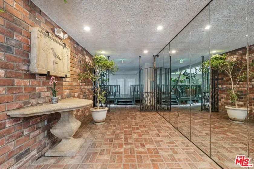 1375 Kelton Avenue #104 photo 13