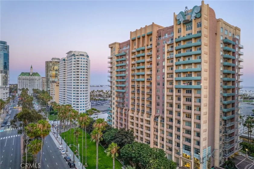 488 E Ocean #809 photo 2