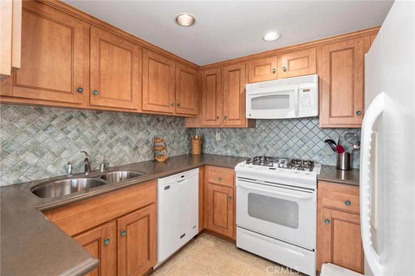 106 N Western #302 photo 2
