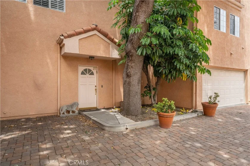5200 White Oak Avenue #21 photo 1