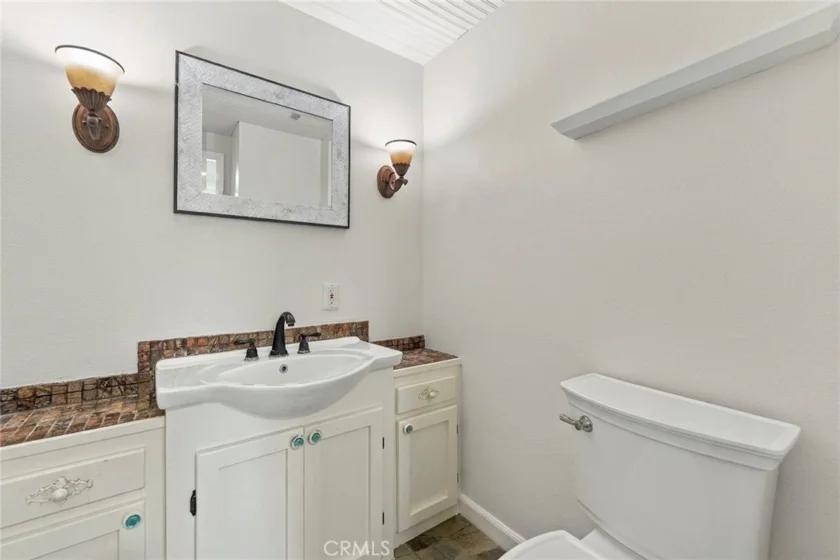 4435 Larwin photo 6