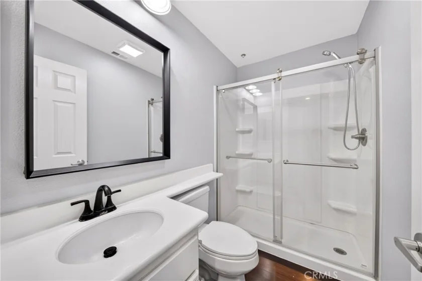 2260 Clark photo 4