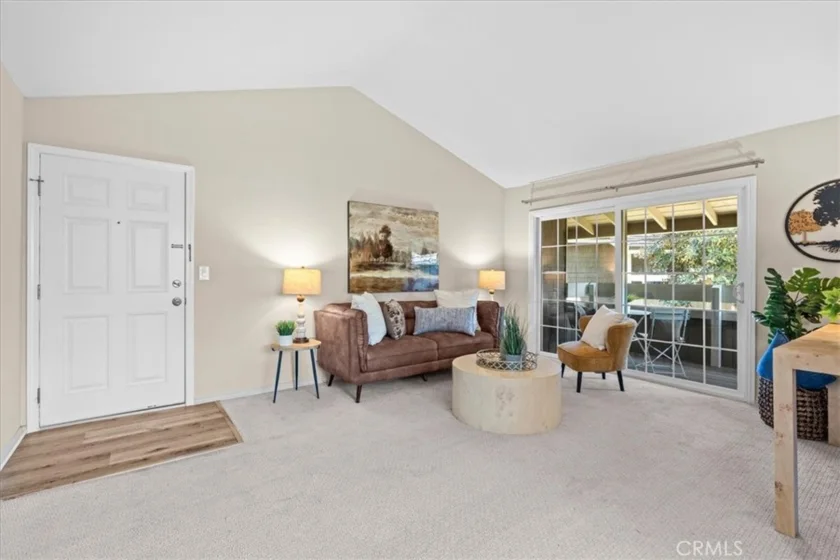 208 Springview photo 2