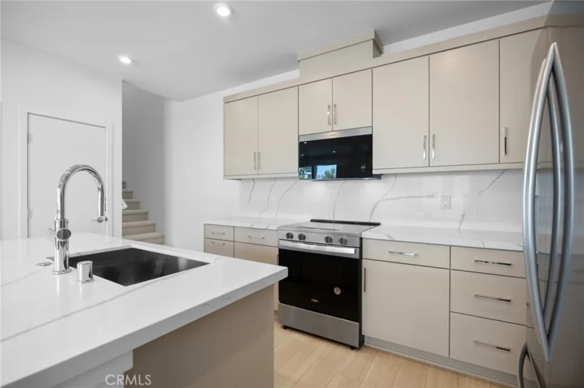 669 S Lyon Street photo 25