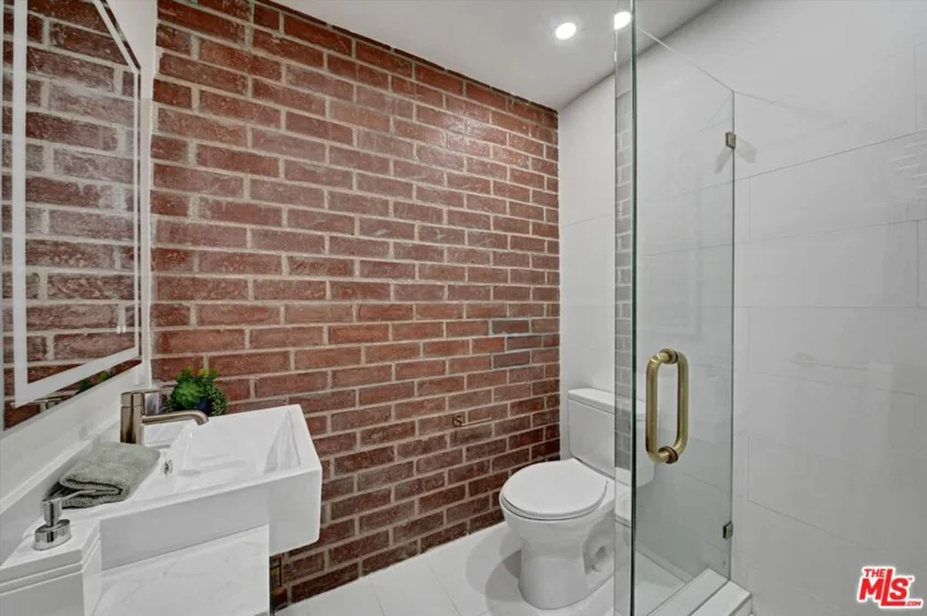7560 Hollywood Boulevard #106 photo 27
