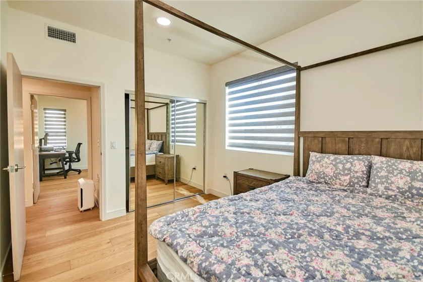 820 S Wilton Place #304 photo 23