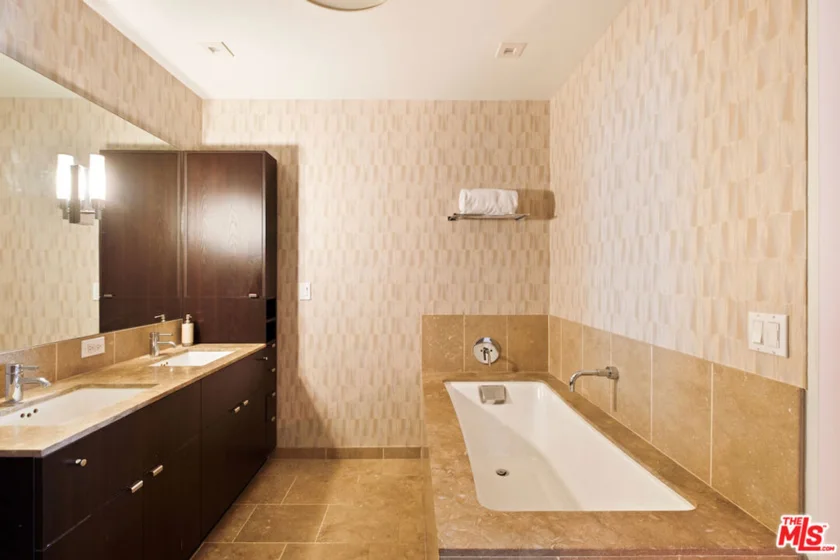 6250 Hollywood Boulevard #8M photo 22