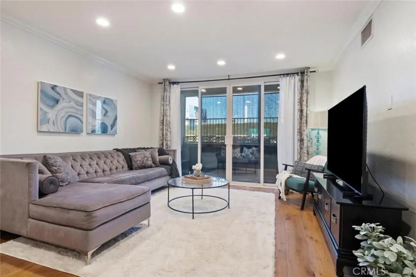 15248 Dickens Street #102 photo 9