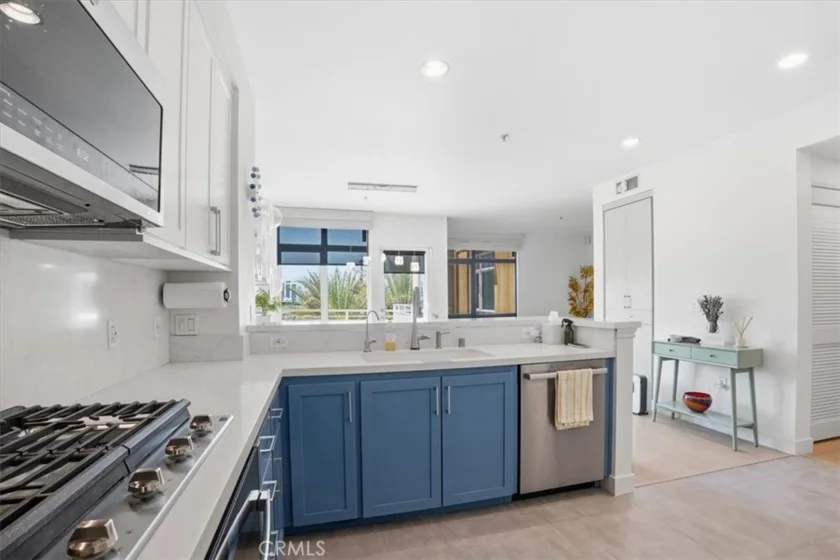 21301 Erwin Street #545 photo 3