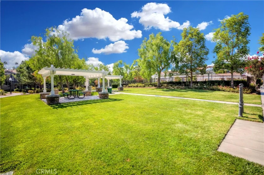 2256 Clark photo 51