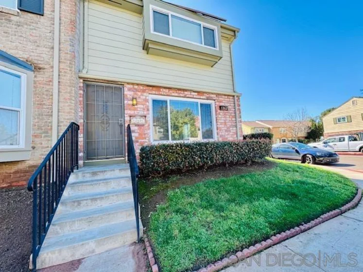 1262 Denver Lane #E photo 1