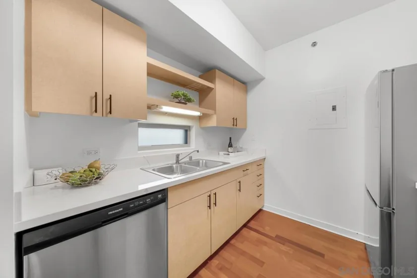 425 W Beech #327 photo 2