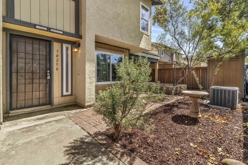 10250 Michala Place photo 13