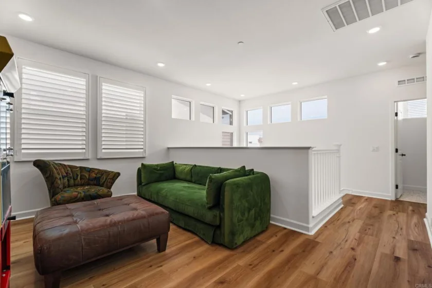 444 Bunsen Street photo 31