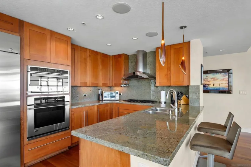 1205 Pacific Hwy #3101 photo 28