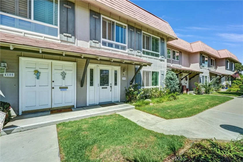 4107 Larwin Avenue photo 2