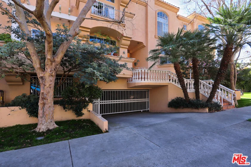 11112 La Maida Street #14 photo 2