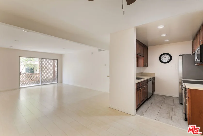 5460 White Oak Avenue #K103 photo 1