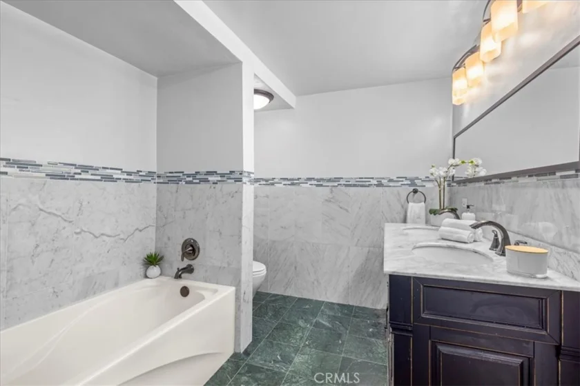 289 S Barrington Avenue #A203 photo 15