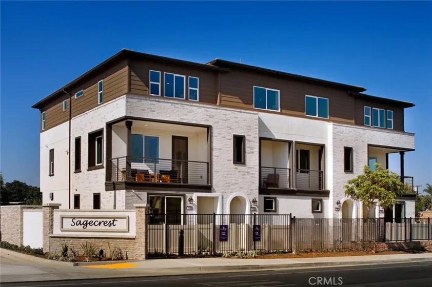9549 Hannah Way photo 2