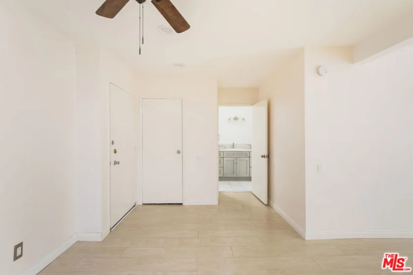 5460 White Oak Avenue #K103 photo 8