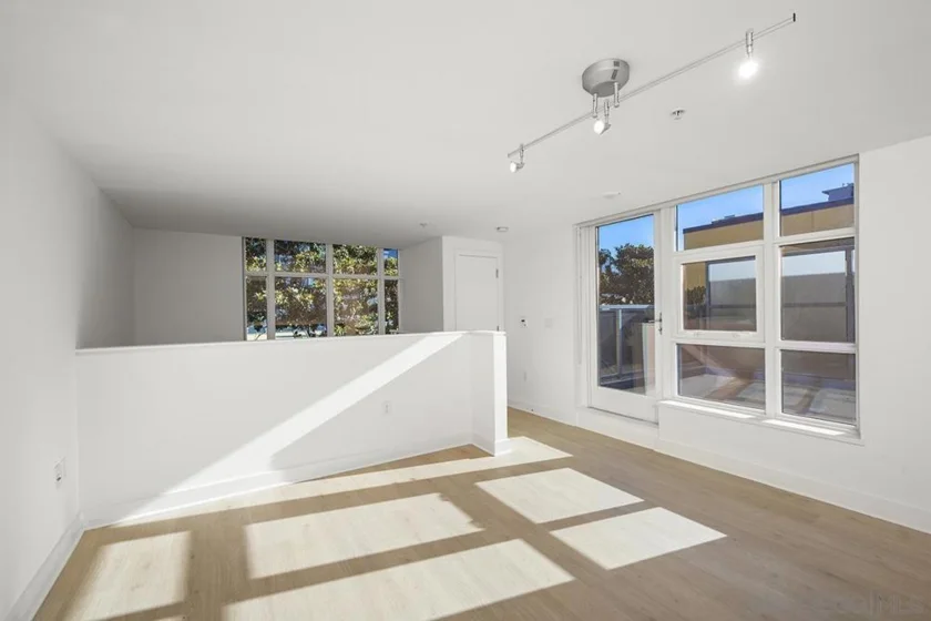 1325 Pacific Highway #313 photo 29