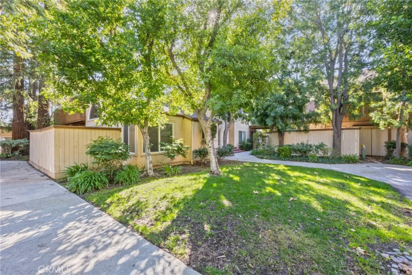 22330 Victory Boulevard #904 photo 1