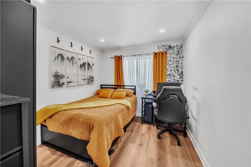 13412 Burbank photo 18