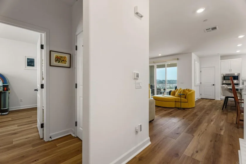 444 Bunsen Street photo 6