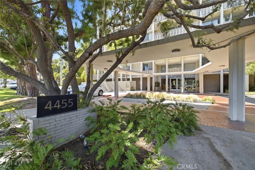 4455 Los Feliz Boulevard #601 photo 2