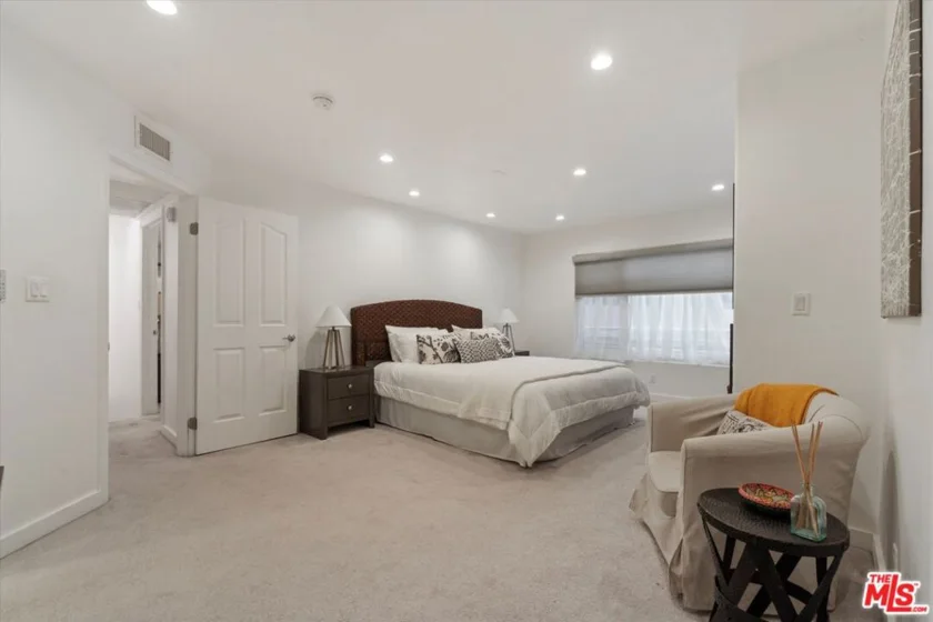 1160 Granville Avenue #108 photo 23
