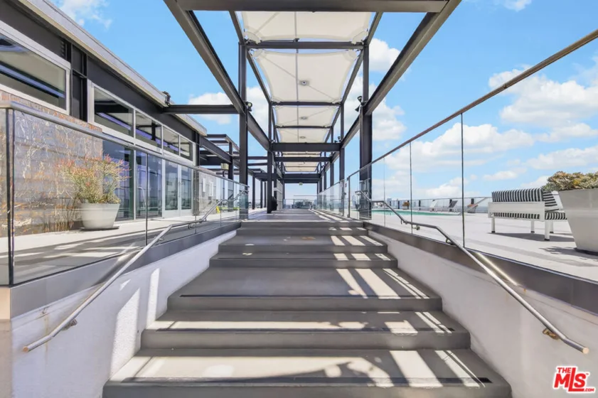 3810 Wilshire Boulevard #1108 photo 39