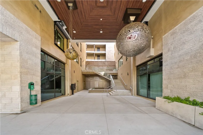 709 E Walnut Street #214 photo 54