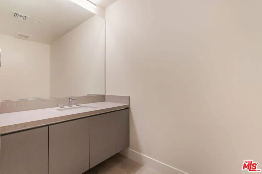 425 N Palm Drive #101 photo 23