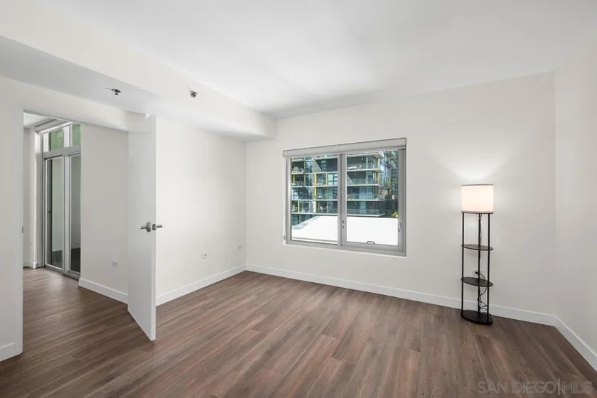 425 W Beech Street #721 photo 8