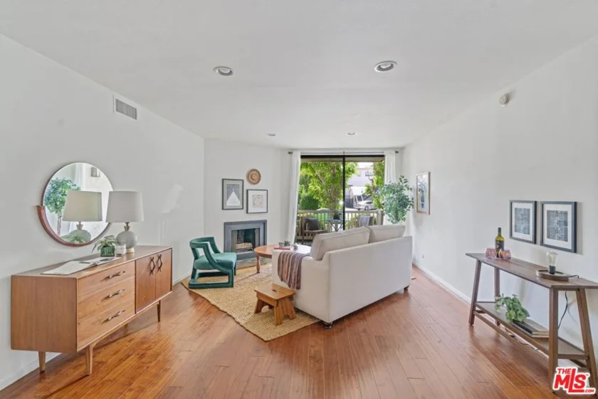 14315 Riverside Drive #114 photo 1