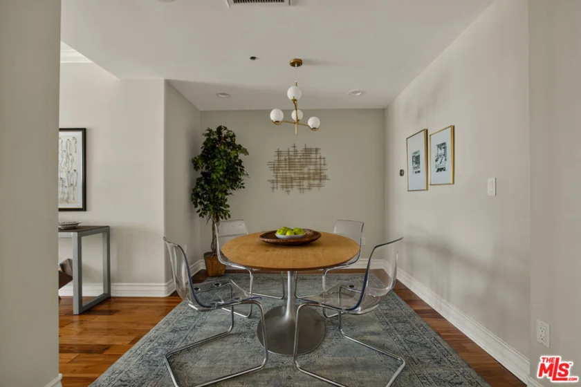837 N Hudson Avenue #402 photo 29