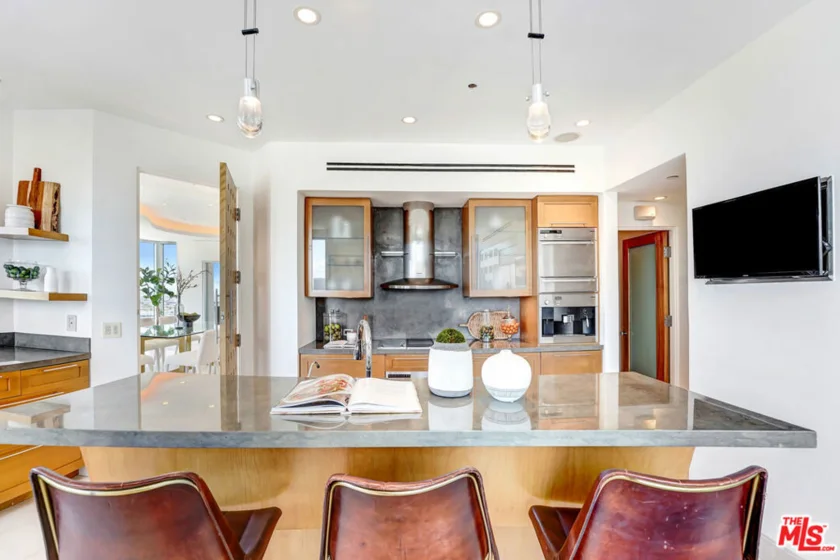 10724 Wilshire Boulevard #1607 photo 43