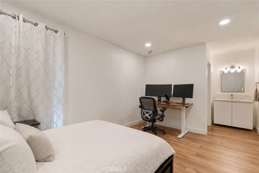 2900 Madison photo 7
