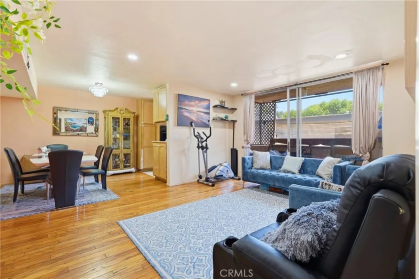 5429 Newcastle # 303 photo 8