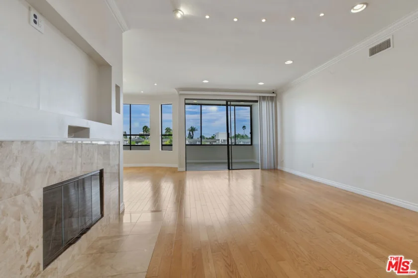 4443 Ventura Canyon Avenue #304 photo 6