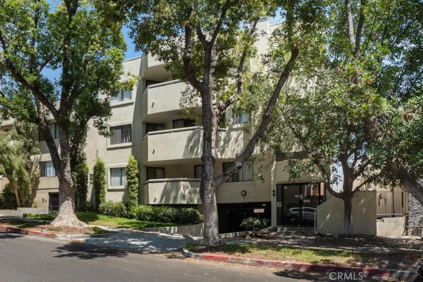 554 E San Jose #203 photo 2