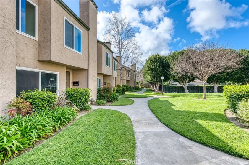 15943 Royale Court photo 1