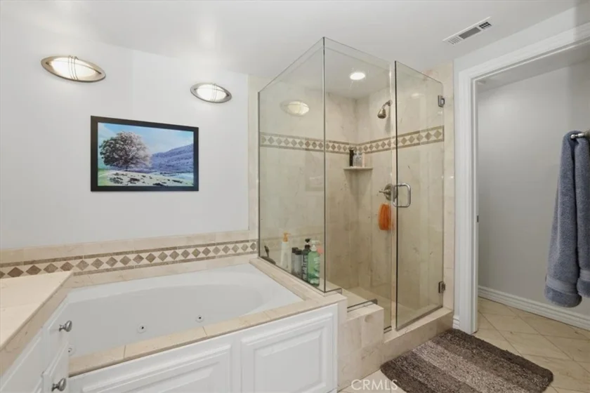 1000 E Ocean #402 photo 21