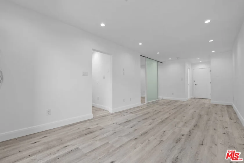 960 Larrabee Street #328 photo 8
