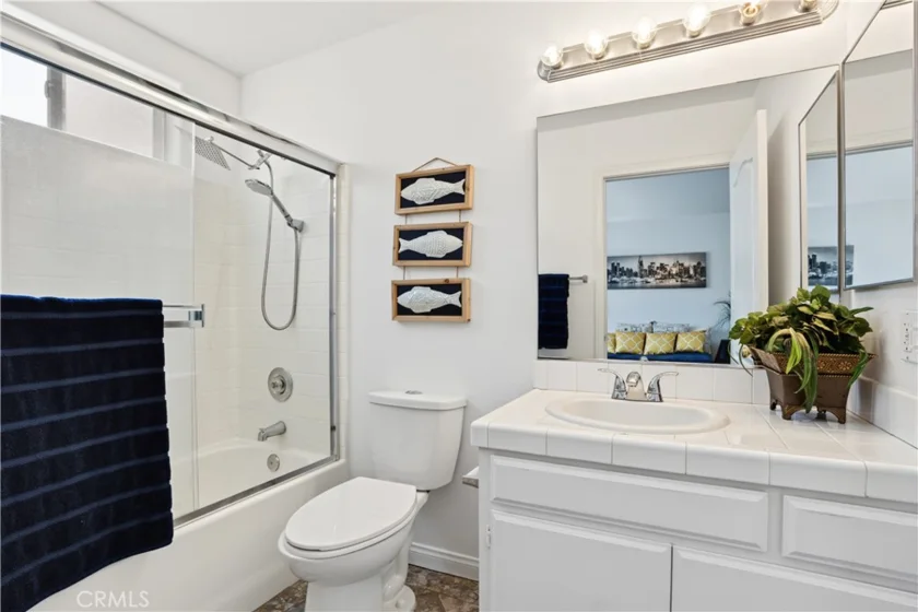 18334 Keswick Street photo 20