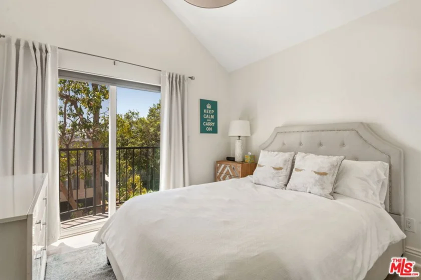 1010 N Curson Avenue #101 photo 22