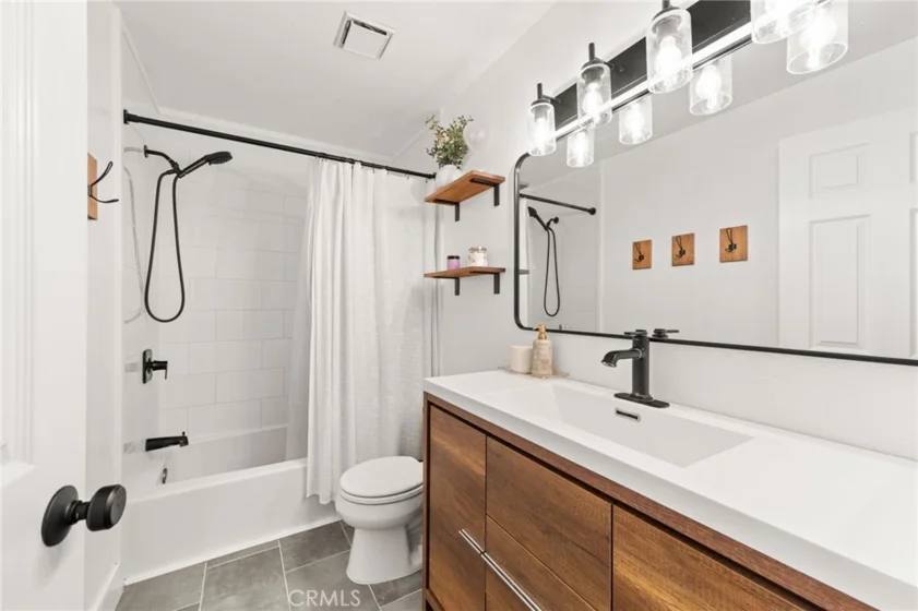 21256 Camelia photo 26
